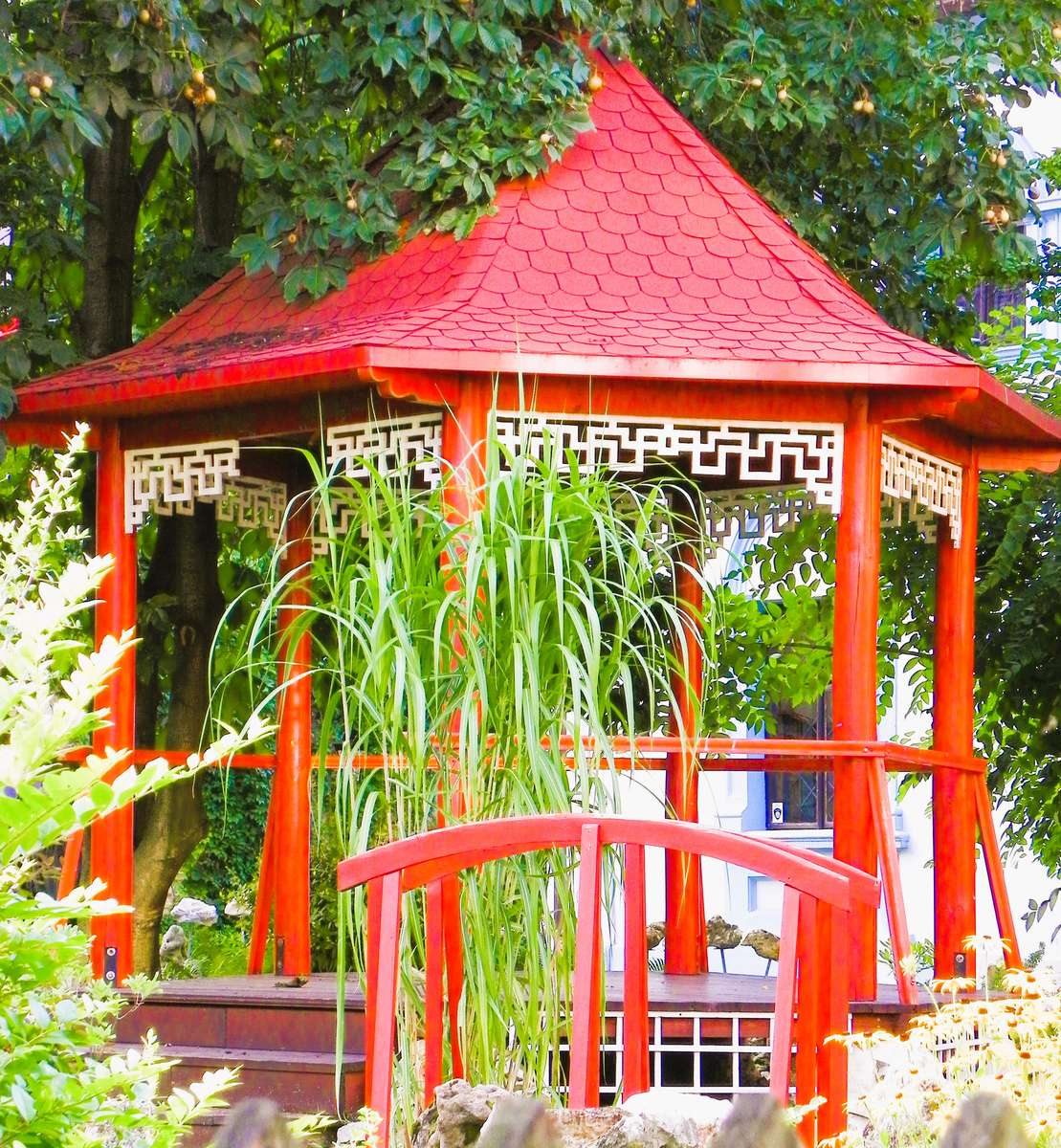 Green gazebo jigsaw puzzle online