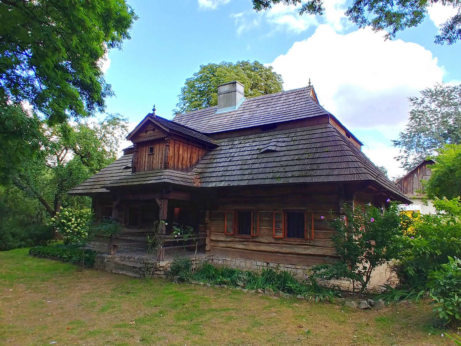 Manor house "Zacisze" in Miechów online puzzle