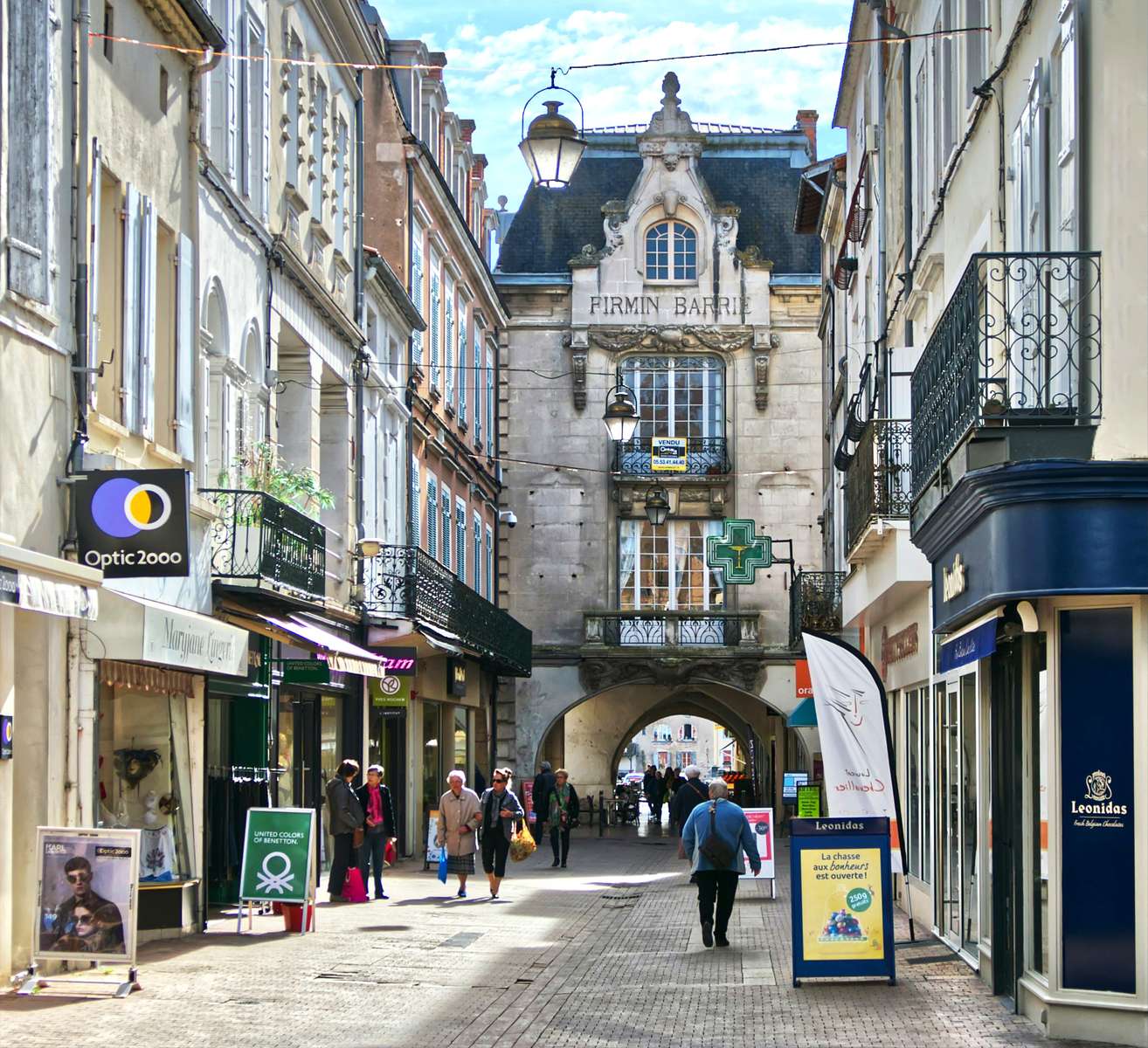 Rue de Paris, Villeneuve-sur-Lot, Frankreich Puzzlespiel online