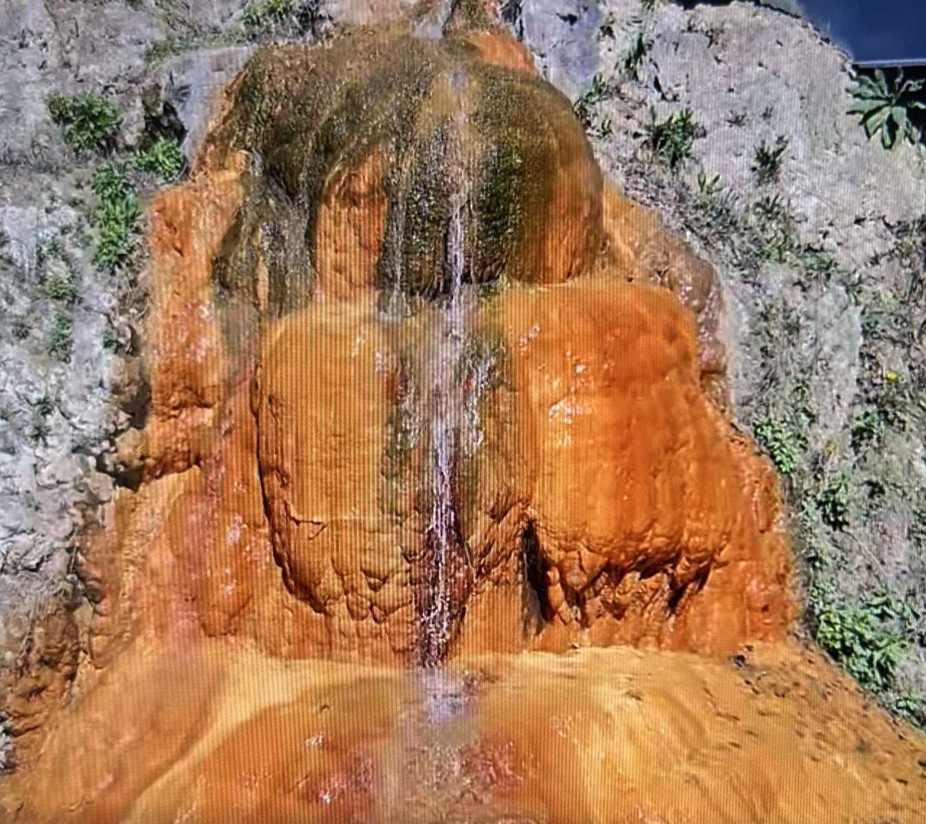 waterfall in the rocks online puzzle