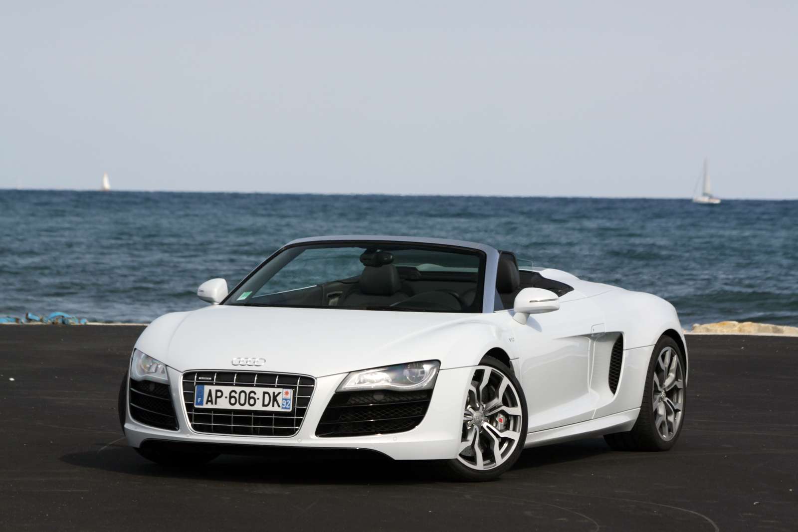 AUDI R8 V8 Spyder online puzzle