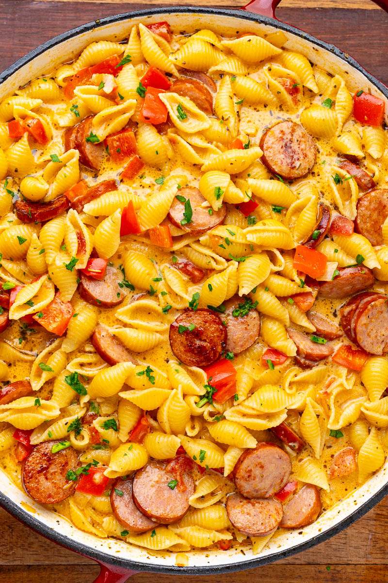 Käsige Kielbasa-Nudeln Online-Puzzle