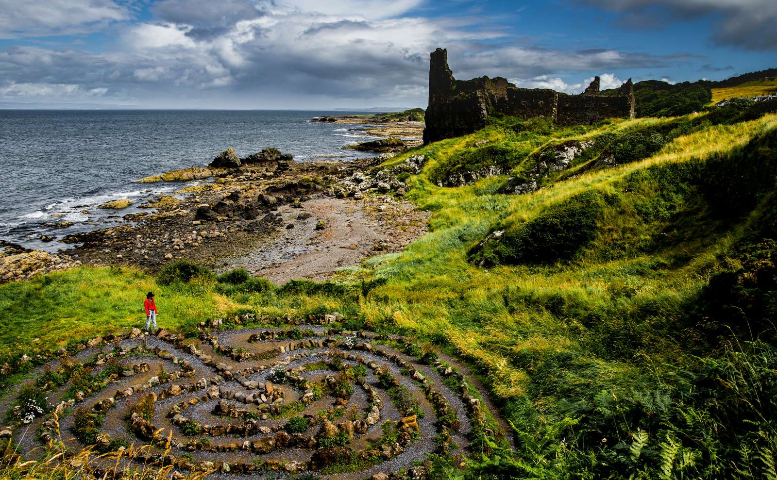 Dunure Castle and Maze, Scotland online puzzle