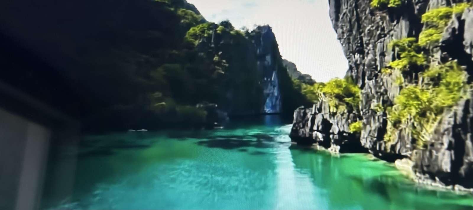 Water tussen rotsen online puzzel