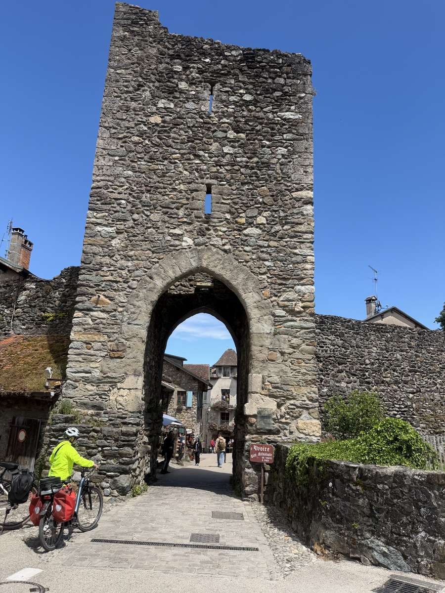 La Torre di Yvoire Francia puzzle online