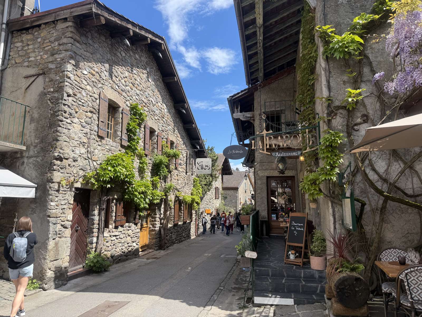 Yvoire France medieval town online puzzle