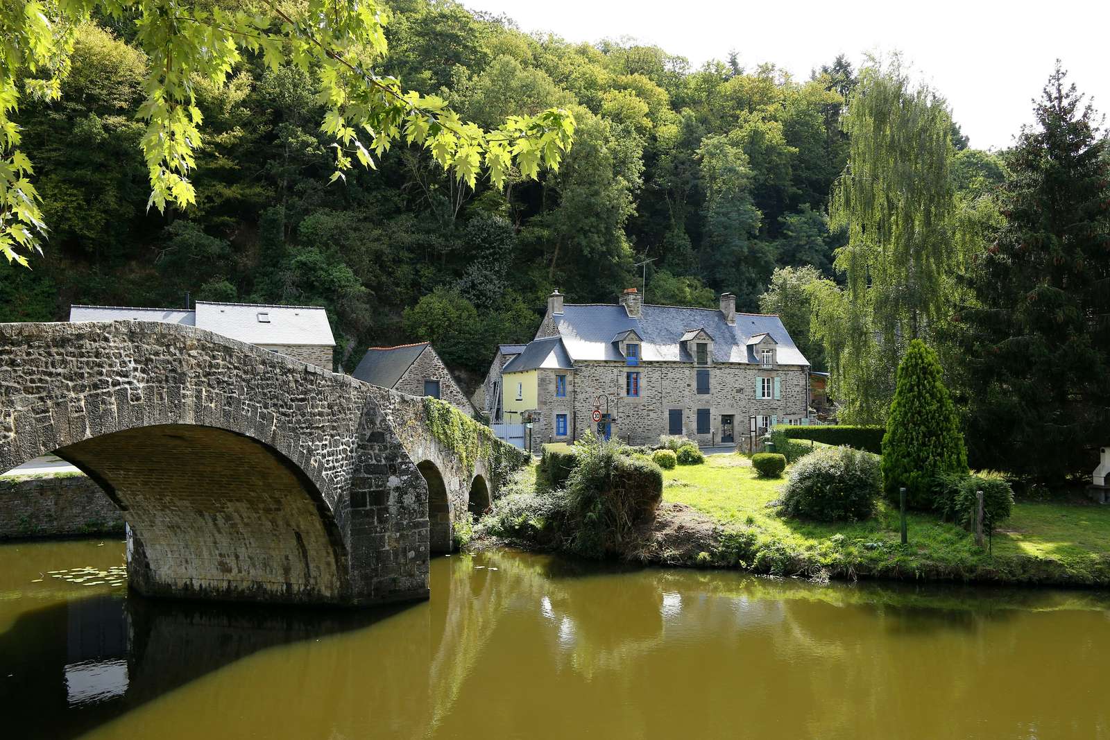 Le Vieux Pont, Lehon, Frankrike Pussel online