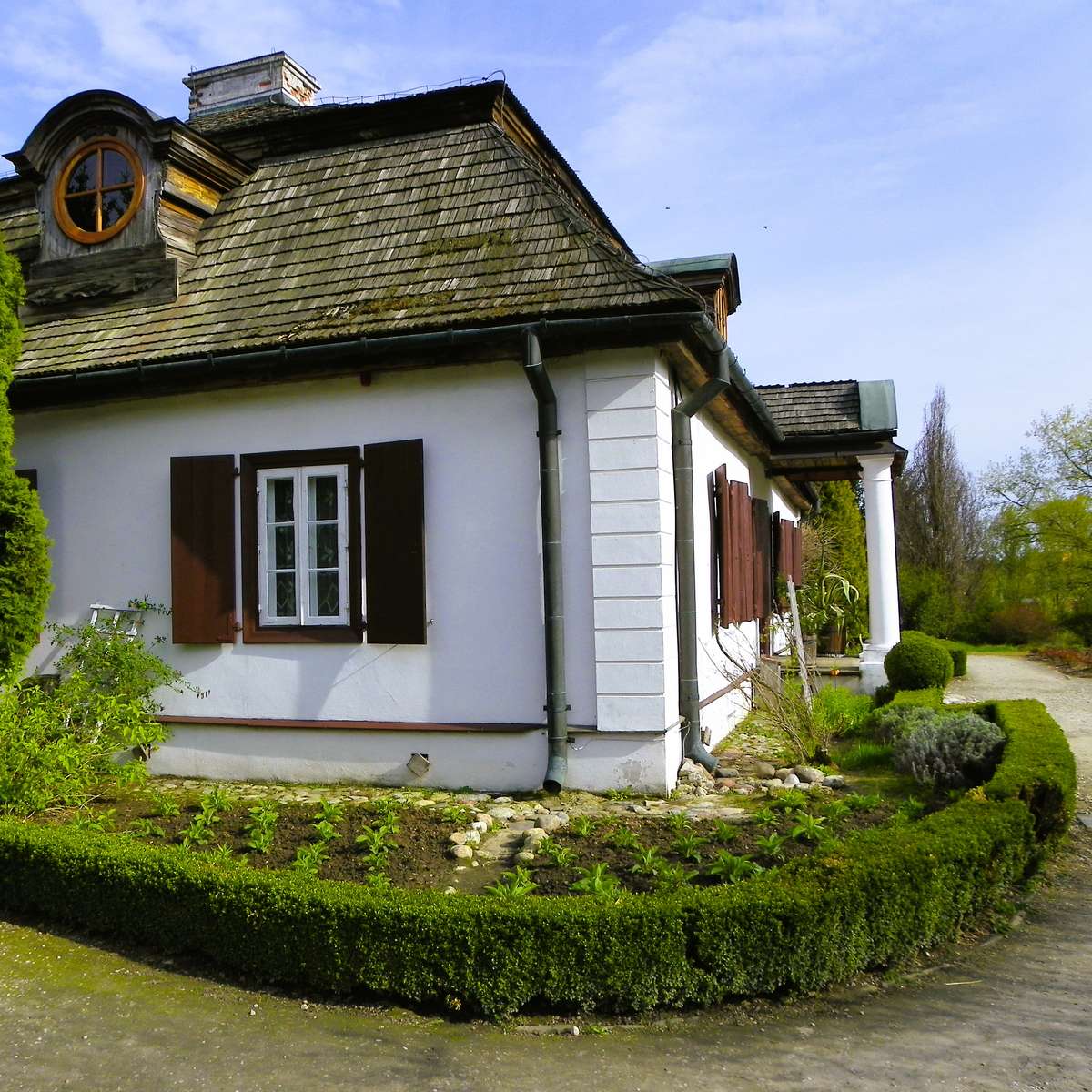 Bílý panský dům online puzzle