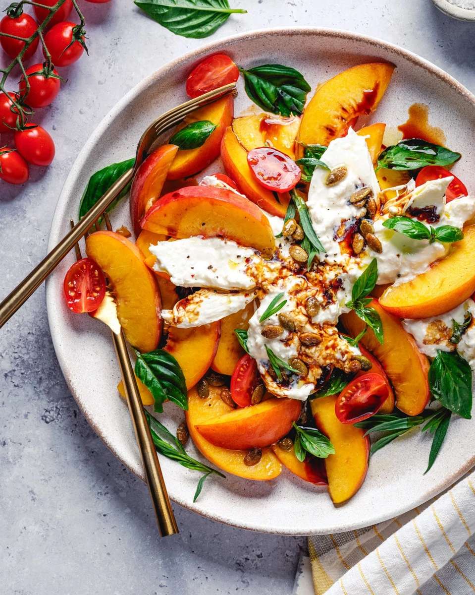 Salade de burrata aux pêches puzzle en ligne