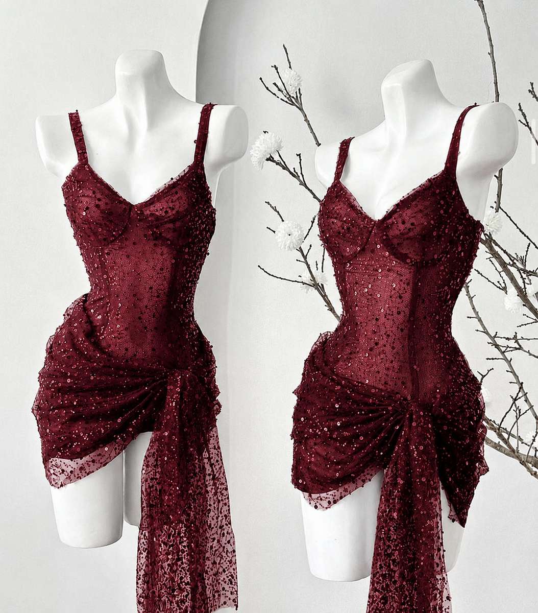Vestido vermelho puzzle online