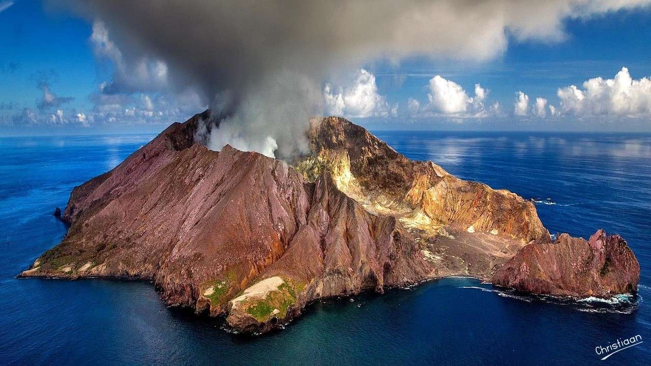 New Zealand, volcano, crater. online puzzle