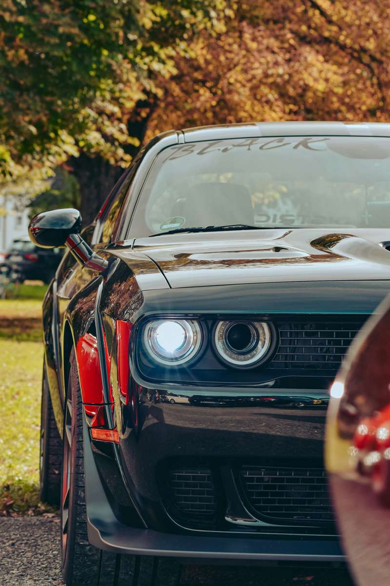 tuning auto sportive nere per auto puzzle online