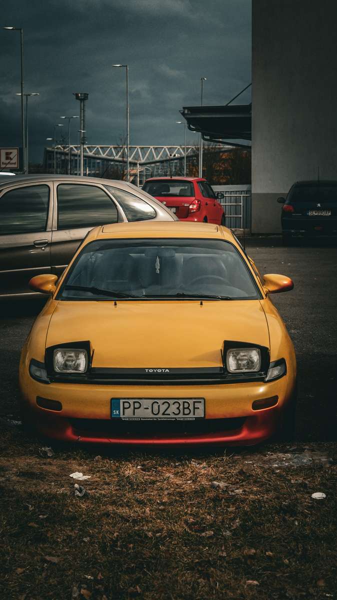 Toyota Celica auto sportiva gialla puzzle online