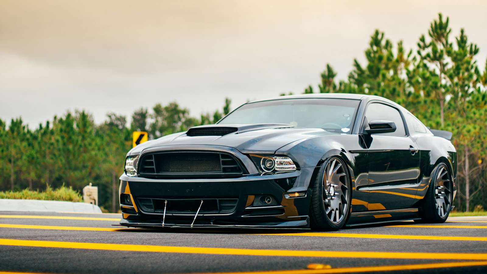 Auto tuning Mustang nera puzzle online