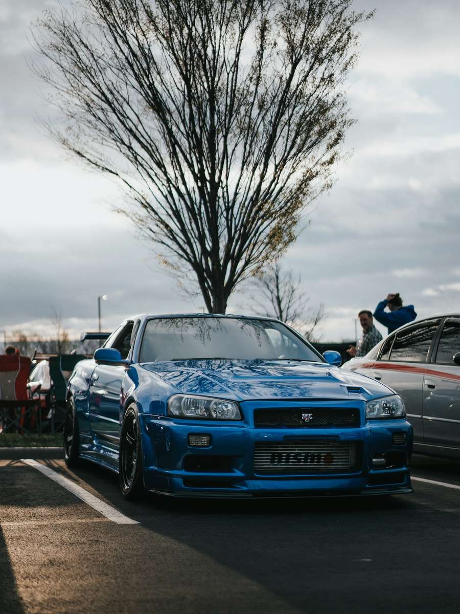 uno skyline blu della Nissan puzzle online
