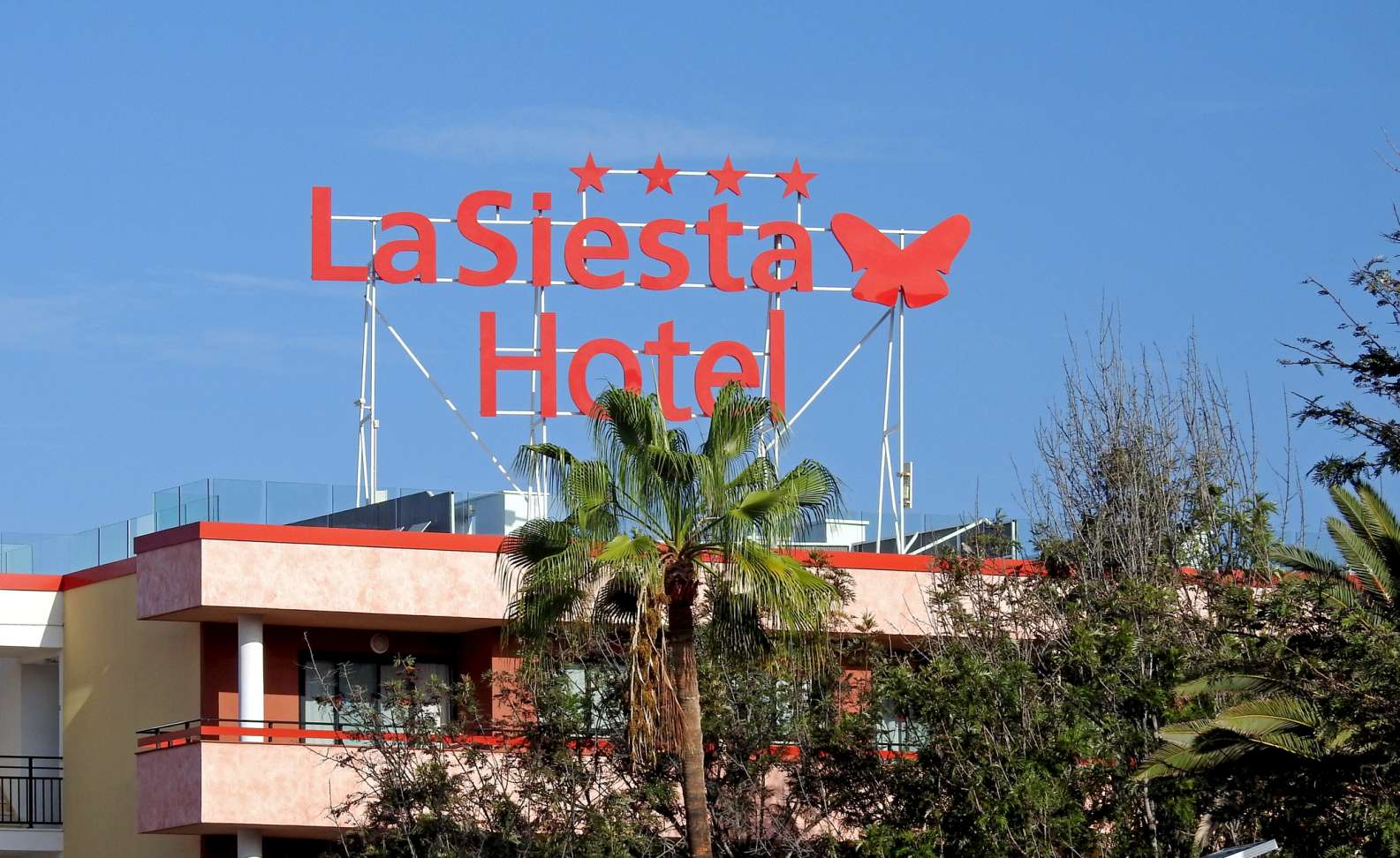 Hotel La Siesta puzzle online