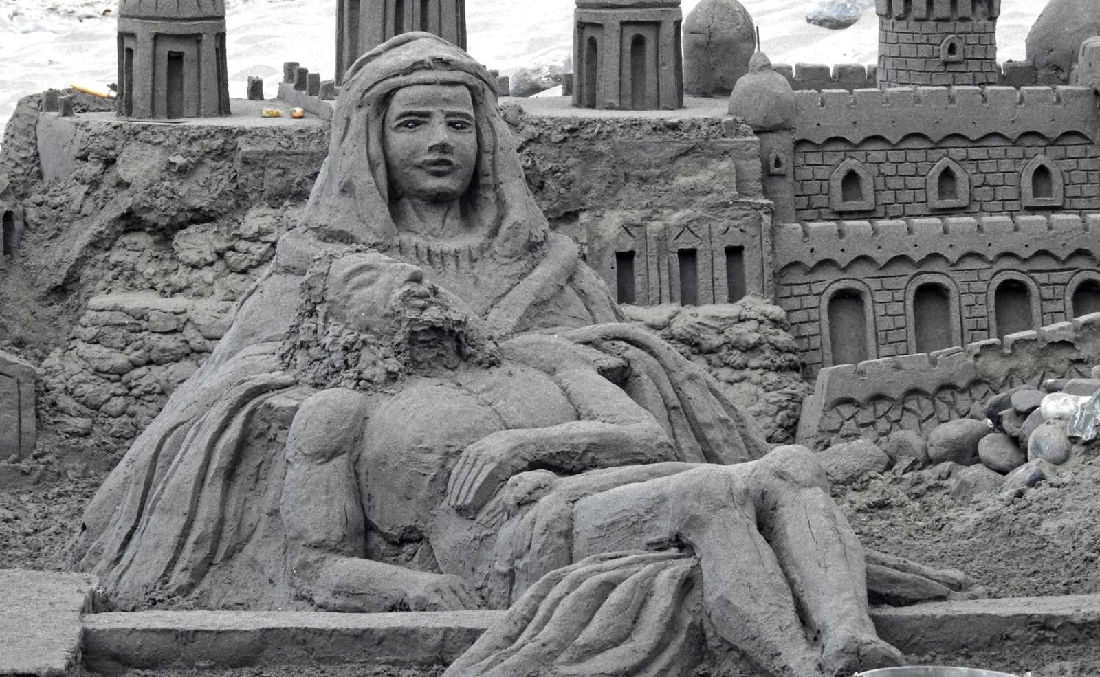 PIETA din nisip puzzle online