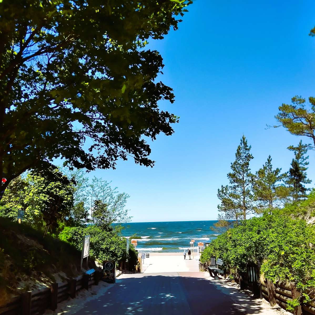 Sur la plage de Sztutowo puzzle en ligne