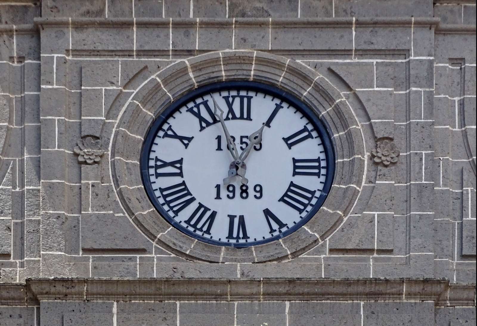 Horloge sur la tour puzzle en ligne